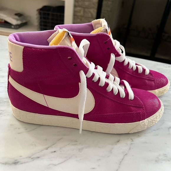 Nike Shoes - NWOT Nike Blazzer Mid 77, bright fuchsia, sz 7 womens